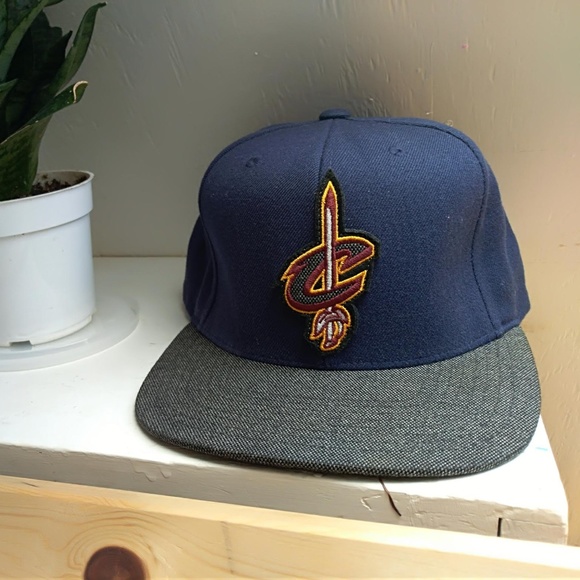 Mitchell & Ness Cleveland Cavaliers Snapback - Picture 3 of 3
